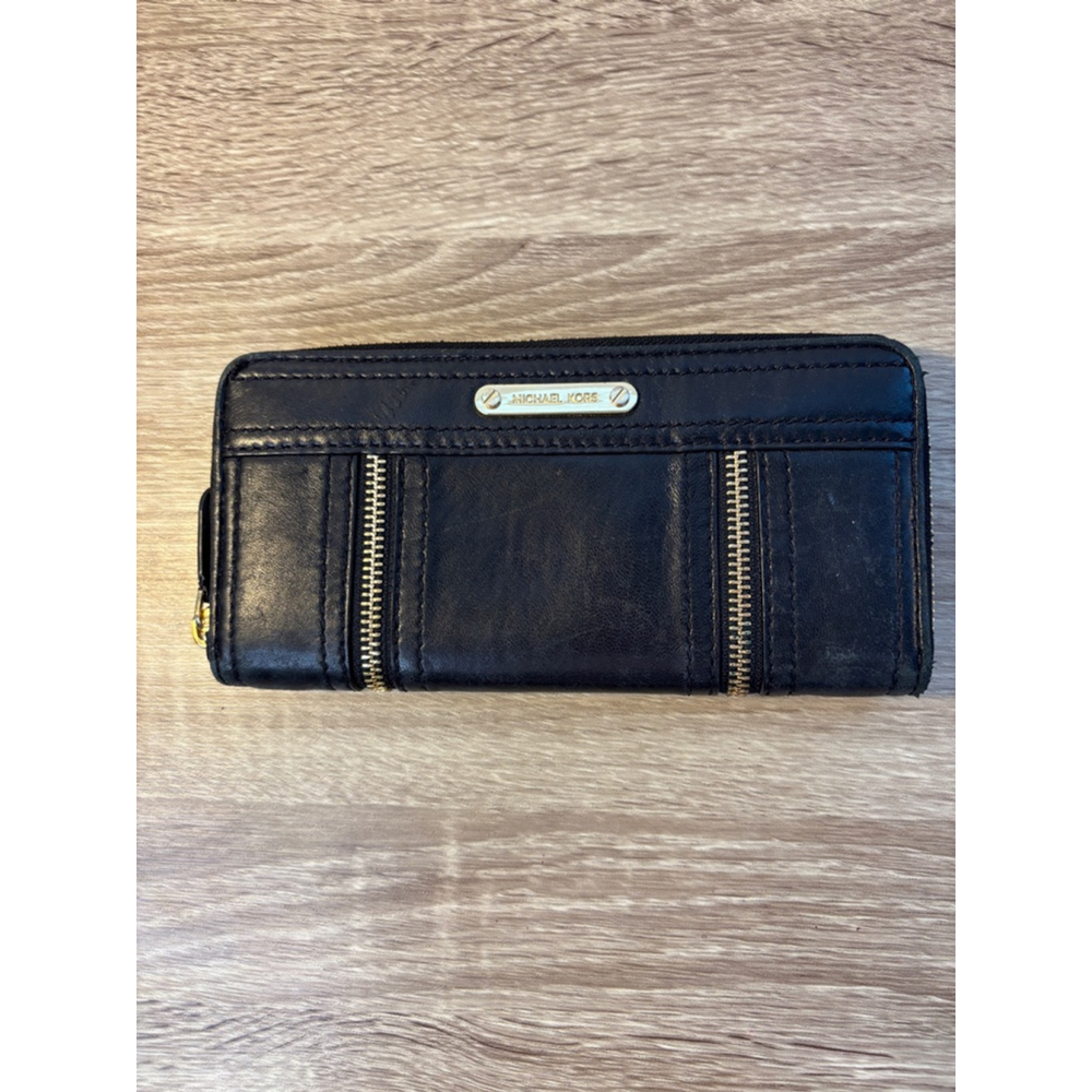 MICHAEL KORS MOXLEY BLACK LEATHER+GOLD TONE CONTINENTAL ZIP CLUTCH WALLET